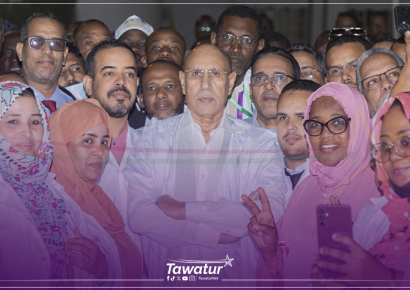 رئيس الجمهورية يترأس مائدة إفطار مع الطواقم الطبية في المستشفى الوطني